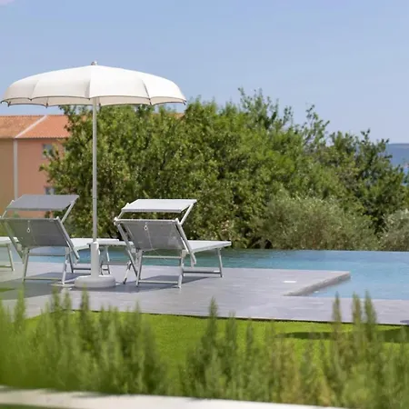 Luxury Doma With Heated Pool Вілла