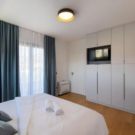 Вілла Luxury Doma With Heated Pool Kastel Stari