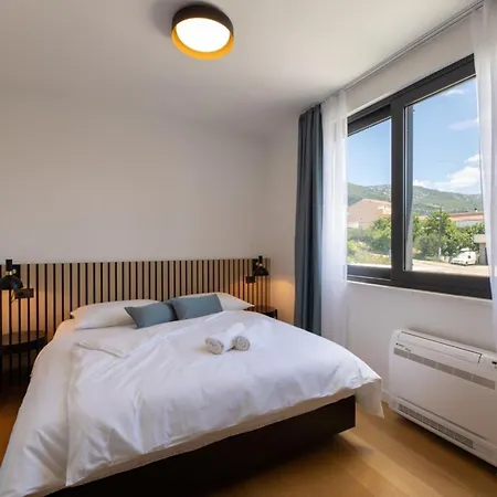 Luxury Doma With Heated Pool *