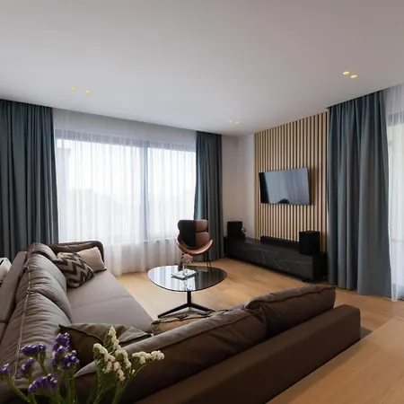 Luxury Doma With Heated Pool Вілла *