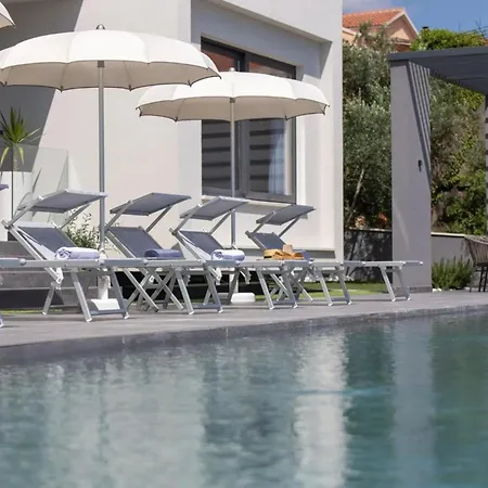 Luxury Doma With Heated Pool Вілла Kastel Stari
